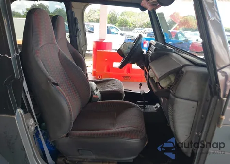 2000 Jeep Wrangler Sport from USA, damaged, VIN 1J4FA49S5YP781212